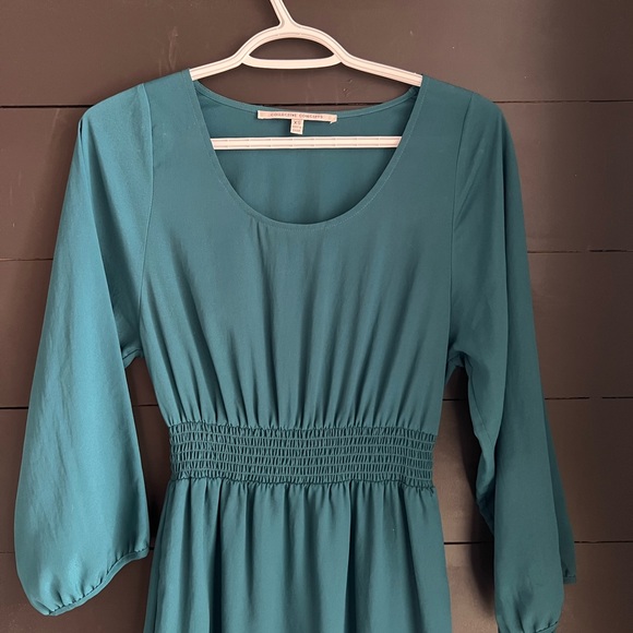 Flowy sleeved dress - Picture 3 of 3